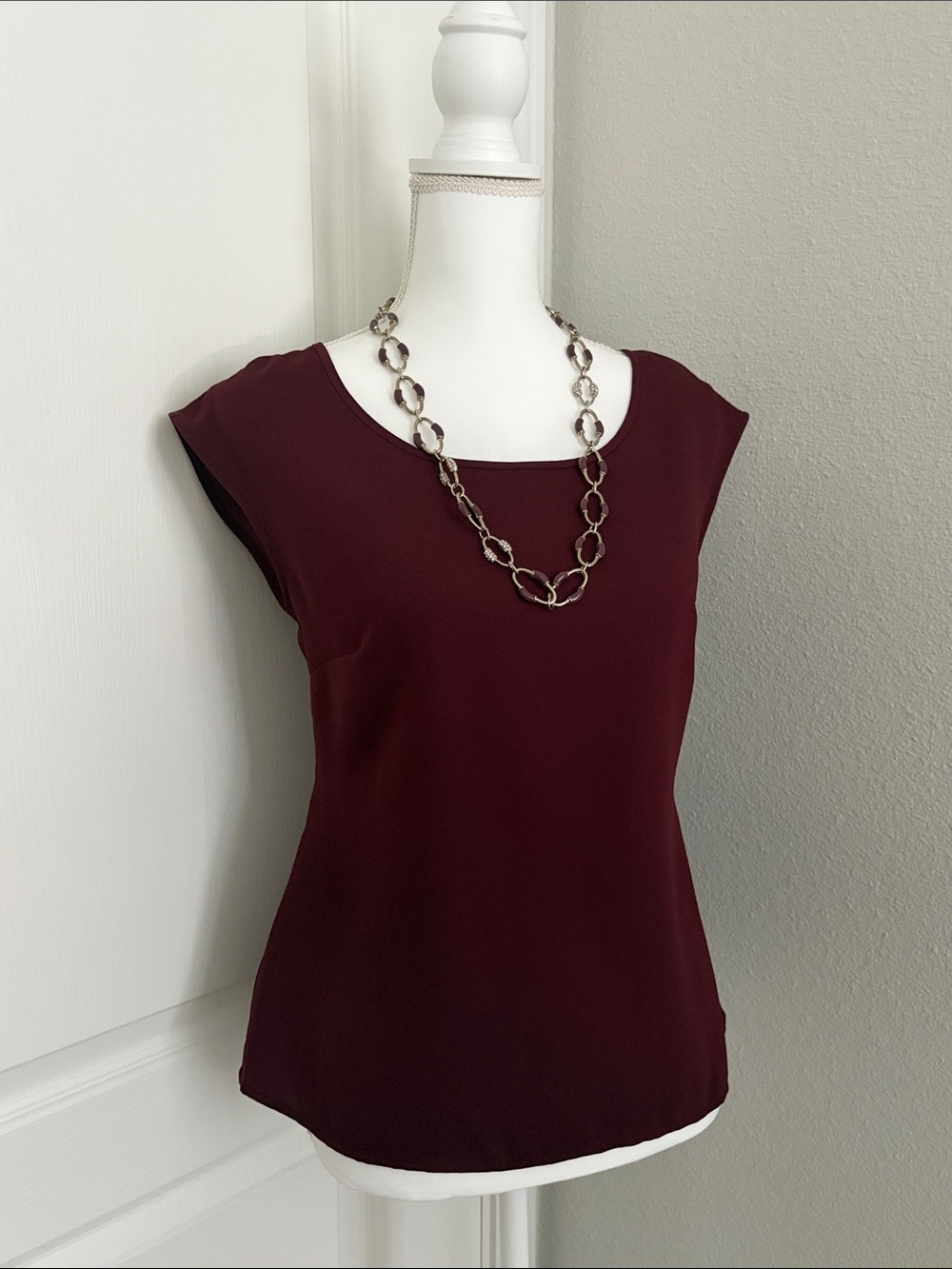NWOT Ann Taylor Women's Scoop Neck Cap Sleeve Top - Burgundy